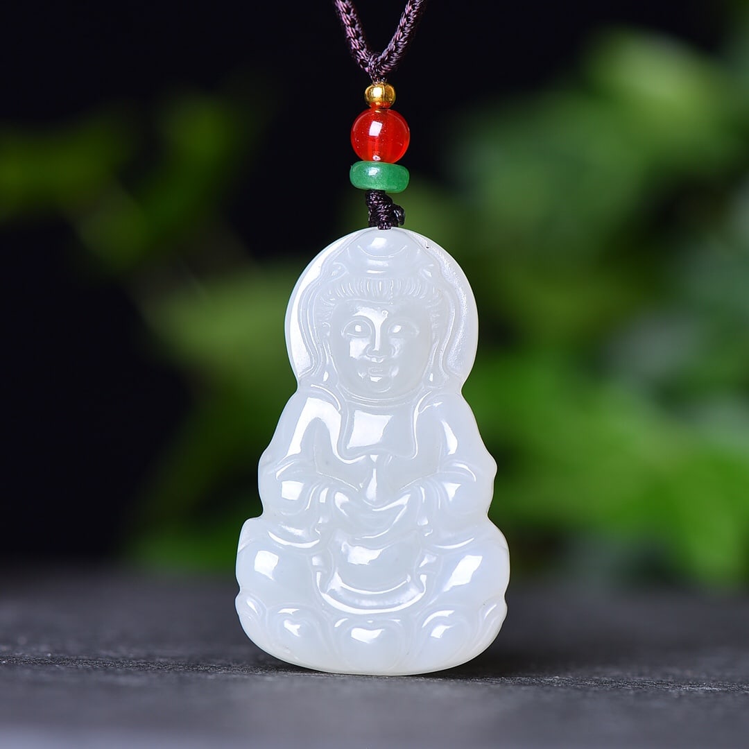 An Exquisite White Jade Avalokitesvara Pendant: An Exquisite White Jade Avalokitesvara Pendant,Size:0.9inx1.7in (寓意)吉祥 大慈大悲 普度众生