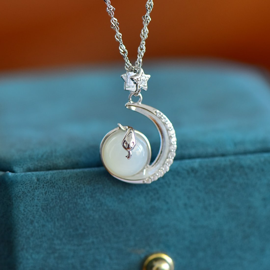 An Exquisite Sterling Silver Inlaid White Jade Pendant: An Exquisite Sterling Silver Inlaid White Jade Pendant,Size:0.3inx0.3in 纯银镶白玉吊坠