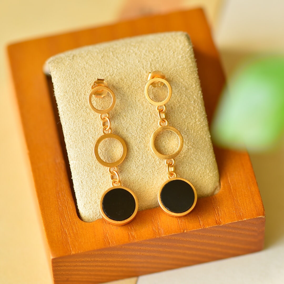 A Pair of Exquisite Sterling Silver-Gold Plated Inlaid Black Jade Earrings: A Pair of Exquisite Sterling Silver-Gold Plated Inlaid Black Jade Earrings,Size:0.4inx1.4in 一对纯银镀金镶墨玉耳环