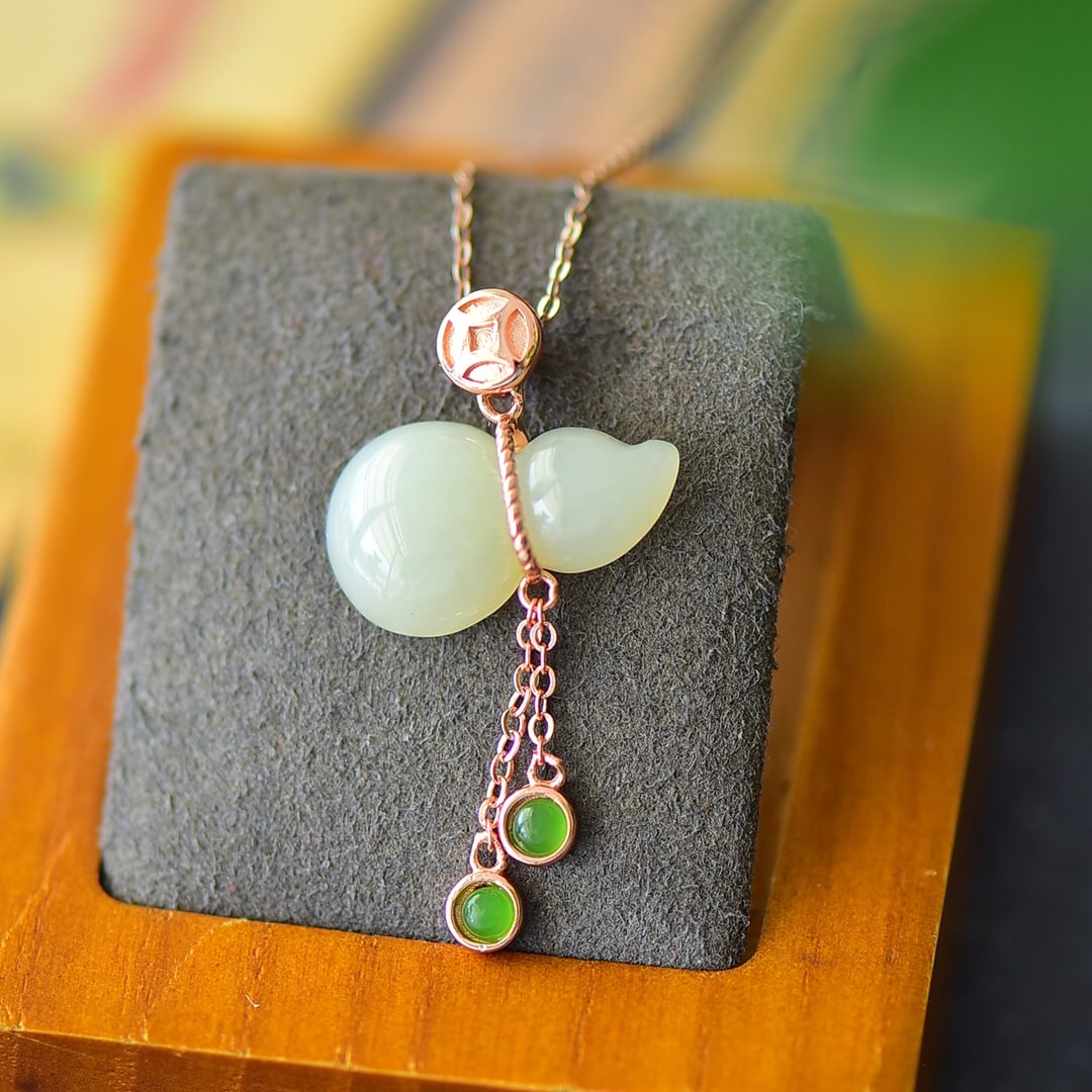 An Exquisite Sterling Silver-Gold Plated Inlaid White Jade Necklace,Inlaid Jasper: An Exquisite Sterling Silver-Gold Plated Inlaid White Jade Necklace,Inlaid Jasper,Size:0.8inx1.2in 纯银镀金镶白玉项链,嵌碧玉
