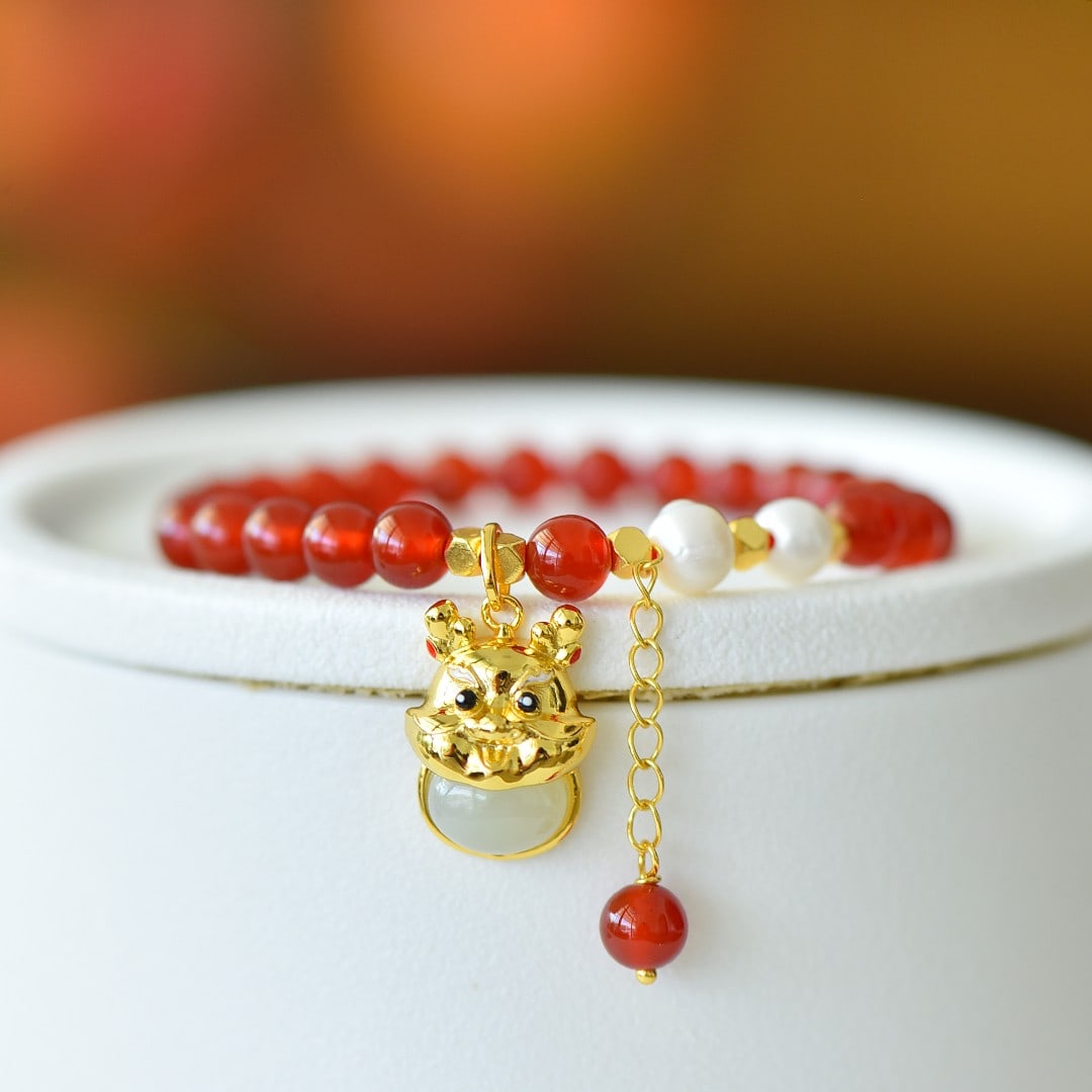 An Exquisite Sterling Silver-Gold Plated Inlaid Agate Bracelet,Inlaid White Jade and Pearl: An Exquisite Sterling Silver-Gold Plated Inlaid Agate Bracelet,Inlaid White Jade and Pearl,Size:0.2in 纯银镀金镶玛瑙手链,嵌白玉&