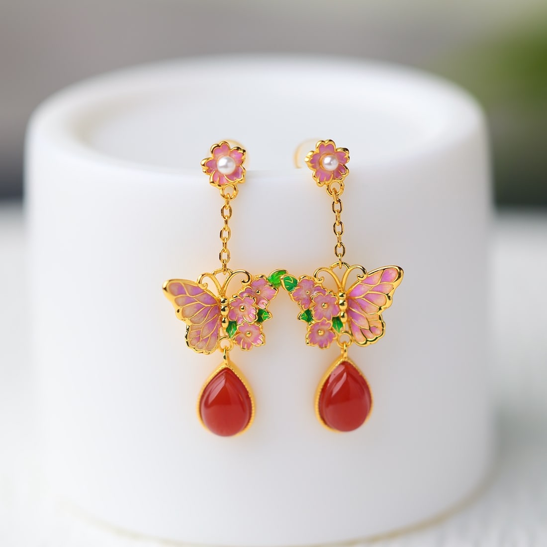 A Pair of Exquisite Sterling Silver-Gold Plated Inlaid Red Agate Earrings,Inlaid Pearl: A Pair of Exquisite Sterling Silver-Gold Plated Inlaid Red Agate Earrings,Inlaid Pearl,Size:0.2inx0.4in 一对纯银镀金镶红玛瑙耳环