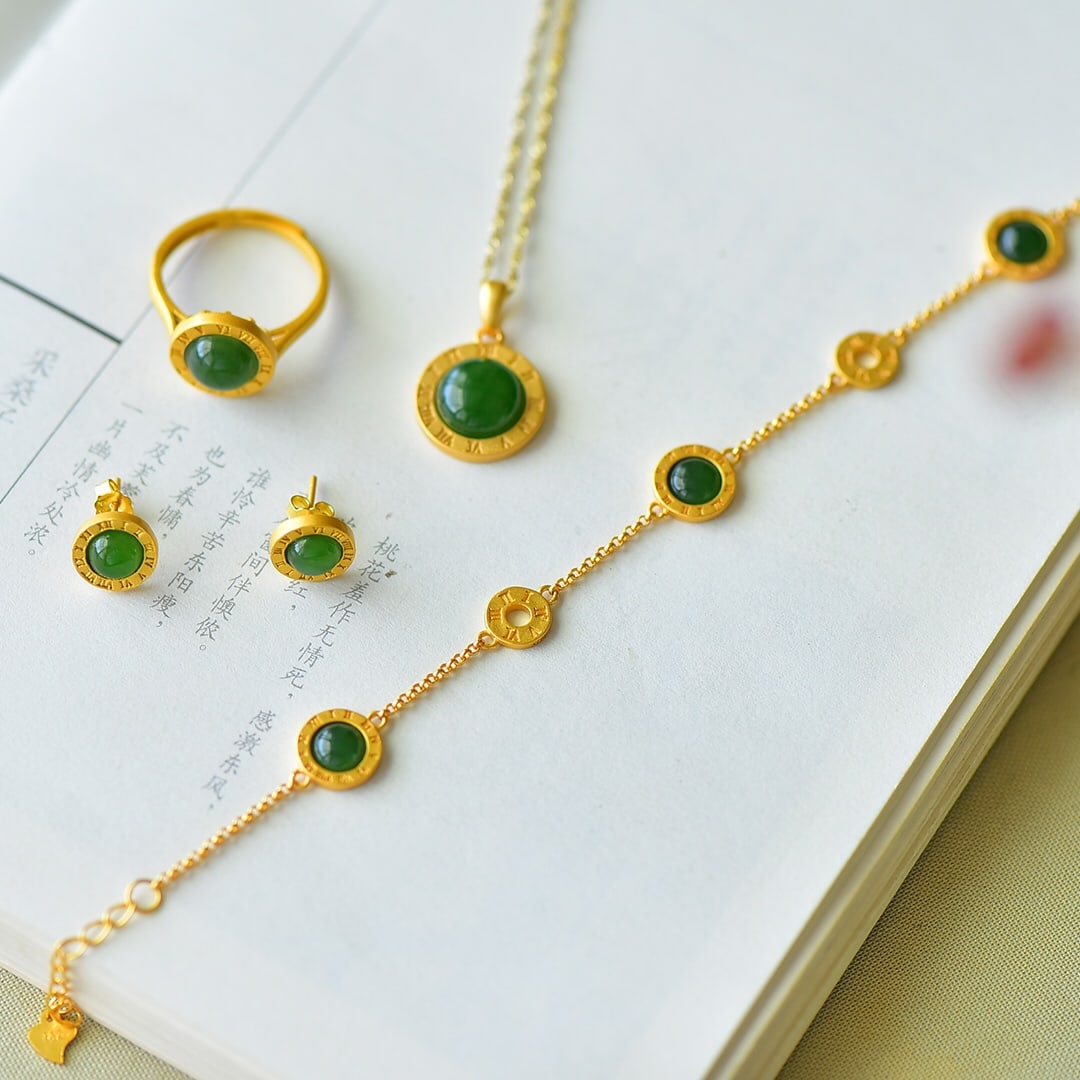 A Set of Fine Sterling Silver-Gold Plated Inlaid Jasper Jewelrys: A Set of Fine Sterling Silver-Gold Plated Inlaid Jasper Jewelrys,Size:(Pendant)0.4inx0.4in,(Earrings)0.2inx0.2in,(Bracelet)0.2inx0.2in 一套纯银镀金镶碧&