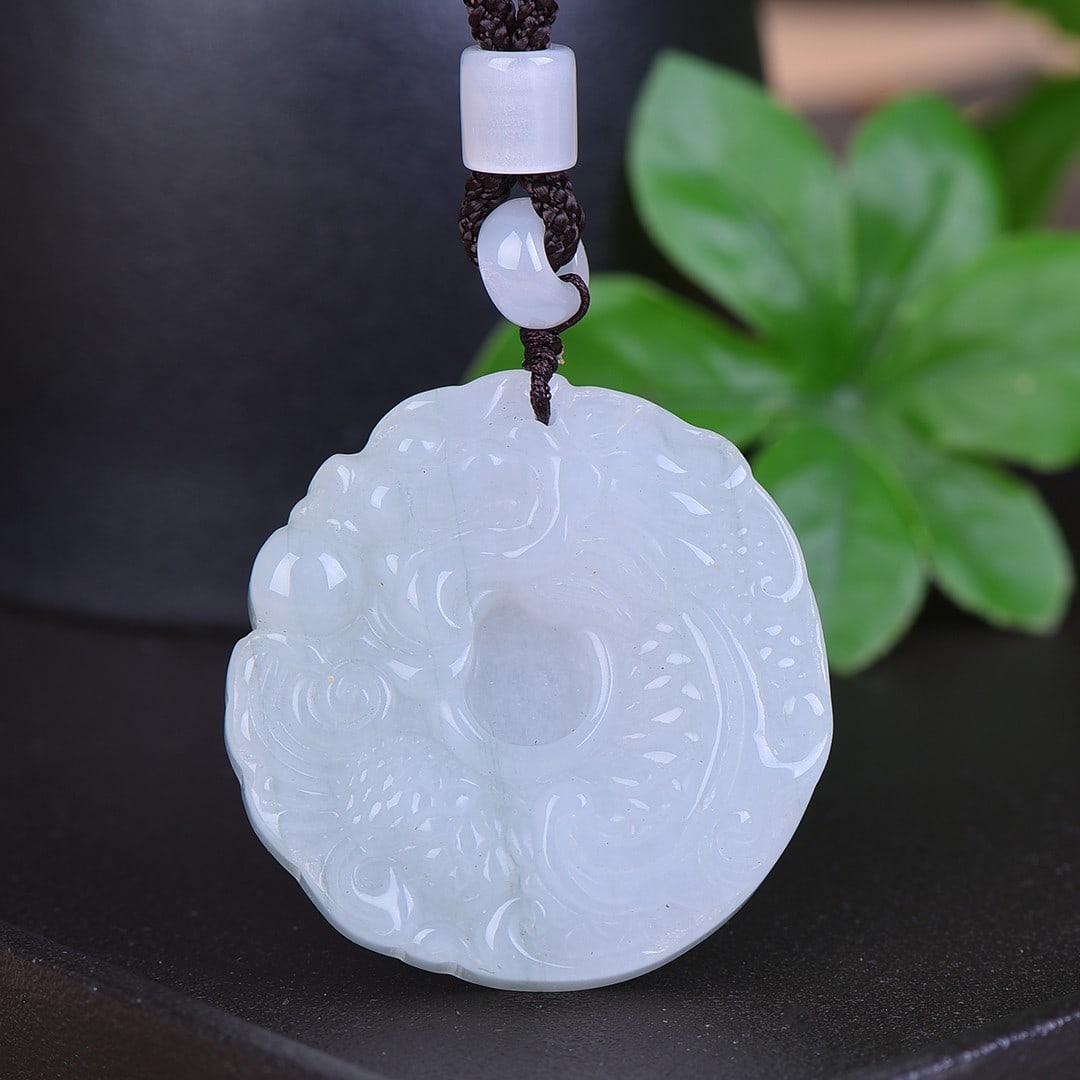 An Exquisite Jadeite Dragon Pattern Pendant: An Exquisite Jadeite Dragon Pattern Pendant,Size:1.7inx1.7in 翡翠龙纹挂件