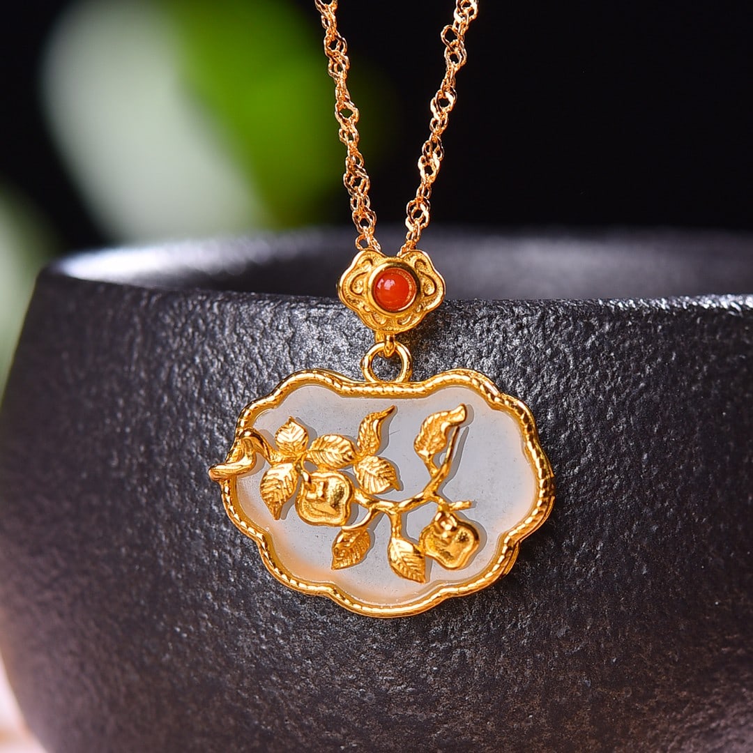 An Exquisite Sterling Silver-Gold Plated Inlaid White Jade Necklace: An Exquisite Sterling Silver-Gold Plated Inlaid White Jade Necklace,Size:0.5inx0.7in 纯银镀金镶白玉项链
