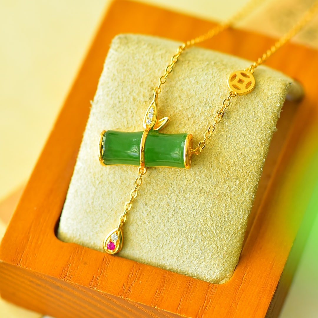 An Exquisite Sterling Silver-Gold Plated Inlaid Jasper Necklace,Inlaid Diamond: An Exquisite Sterling Silver-Gold Plated Inlaid Jasper Necklace,Inlaid Diamond,Size:0.7inx1.1in 纯银镀金镶碧玉项链,嵌钻石