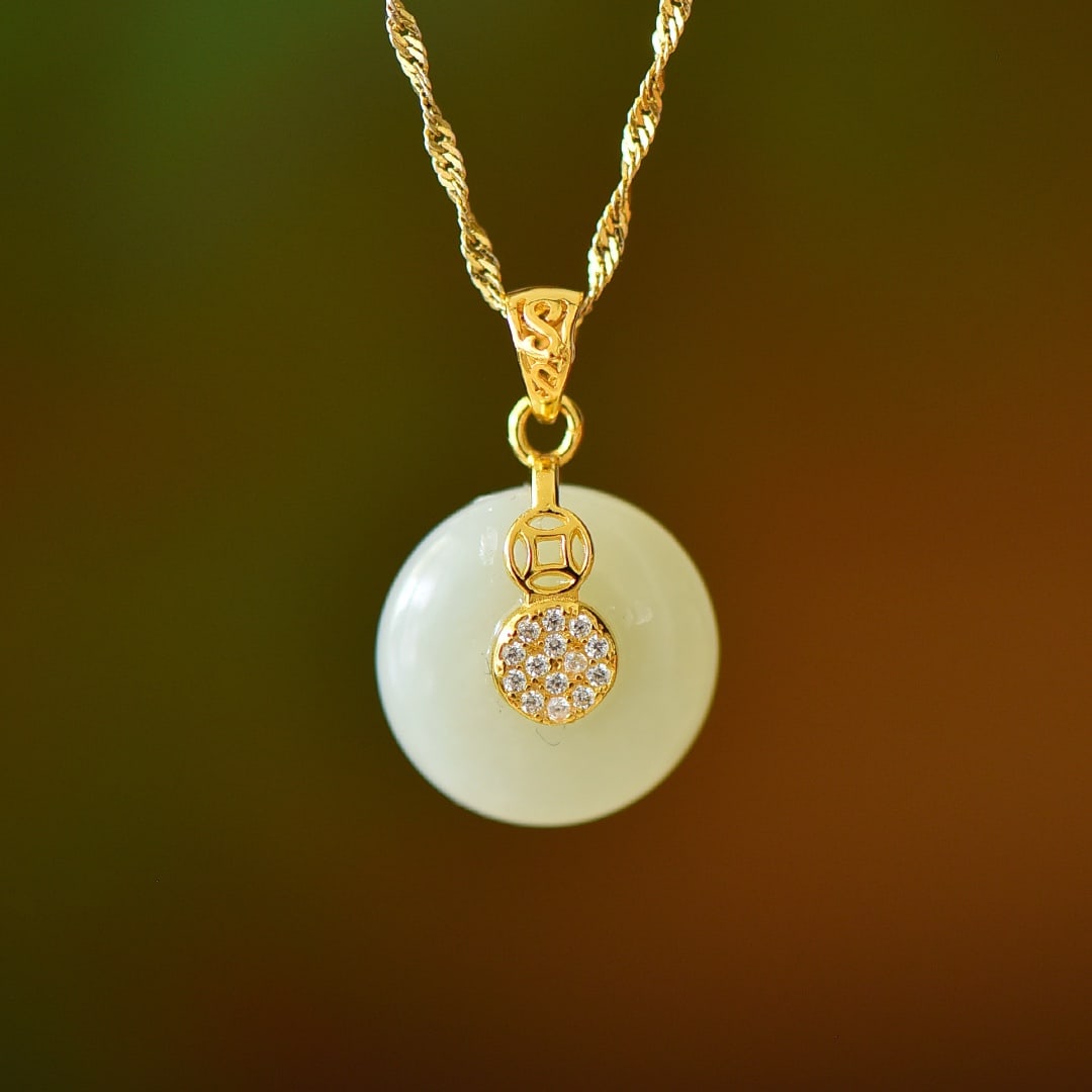 An Exquisite Sterling Silver-Gold Plated Inlaid White Jade Necklace,Inlaid Diamond: An Exquisite Sterling Silver-Gold Plated Inlaid White Jade Necklace,Inlaid Diamond,Size:0.6inx0.6in 纯银镀金镶白玉项链,嵌钻石