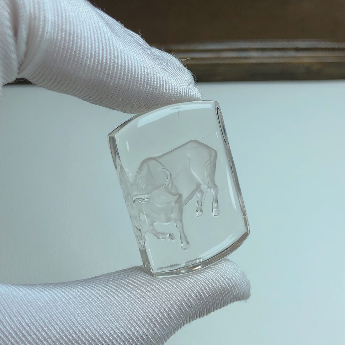 An Exquisite Crystal Buffalo Pattern Pendant - 9