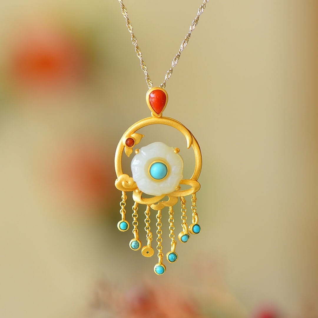 An Exquisite Sterling Silver-Gold Plated Inlaid White Jade Pendant: An Exquisite Sterling Silver-Gold Plated Inlaid White Jade Pendant,Size:0.6inx0.6in 纯银镀金镶白玉吊坠