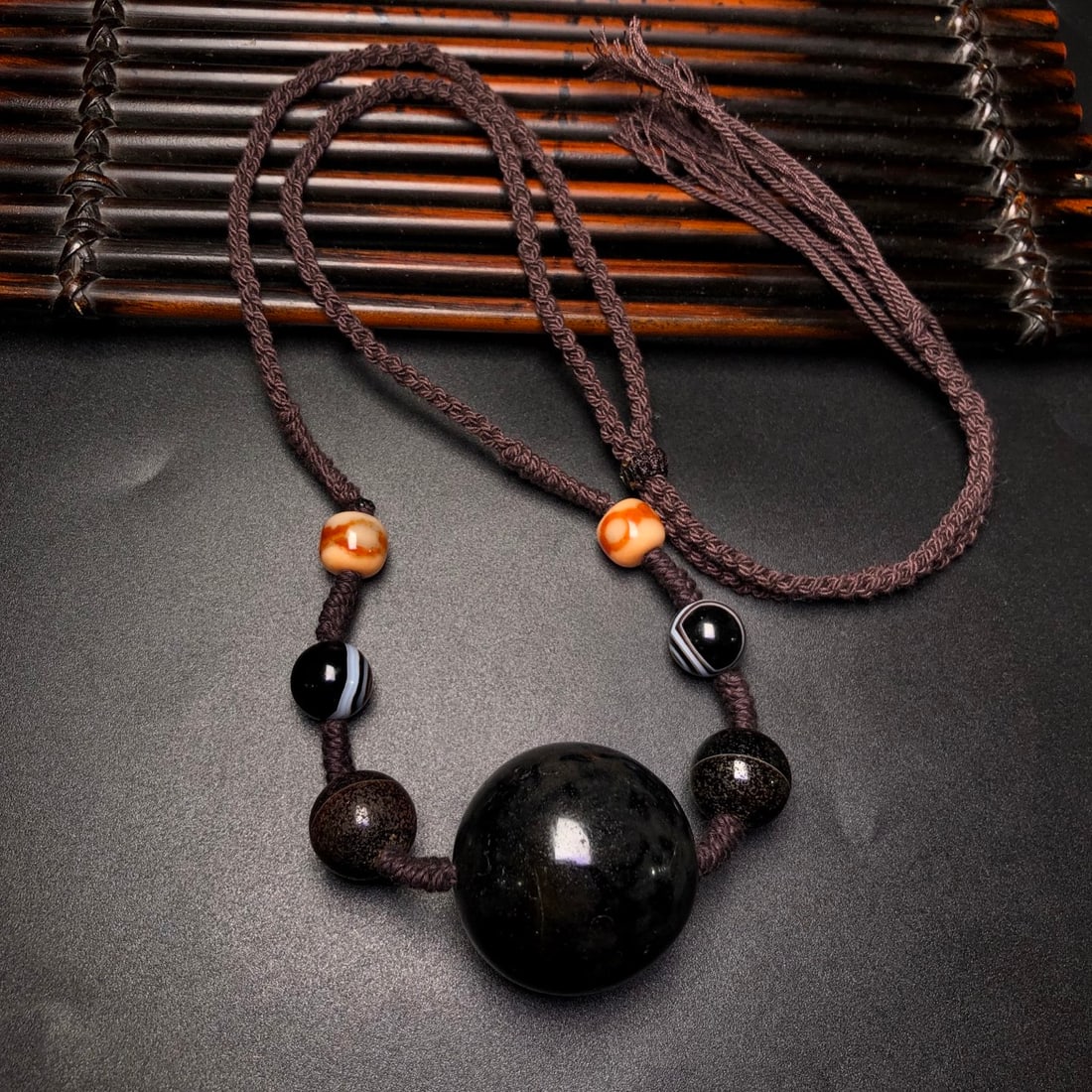 A Precious Dzi Bead Necklace: A Precious Dzi Bead Necklace,Size:1.3in 天珠项链