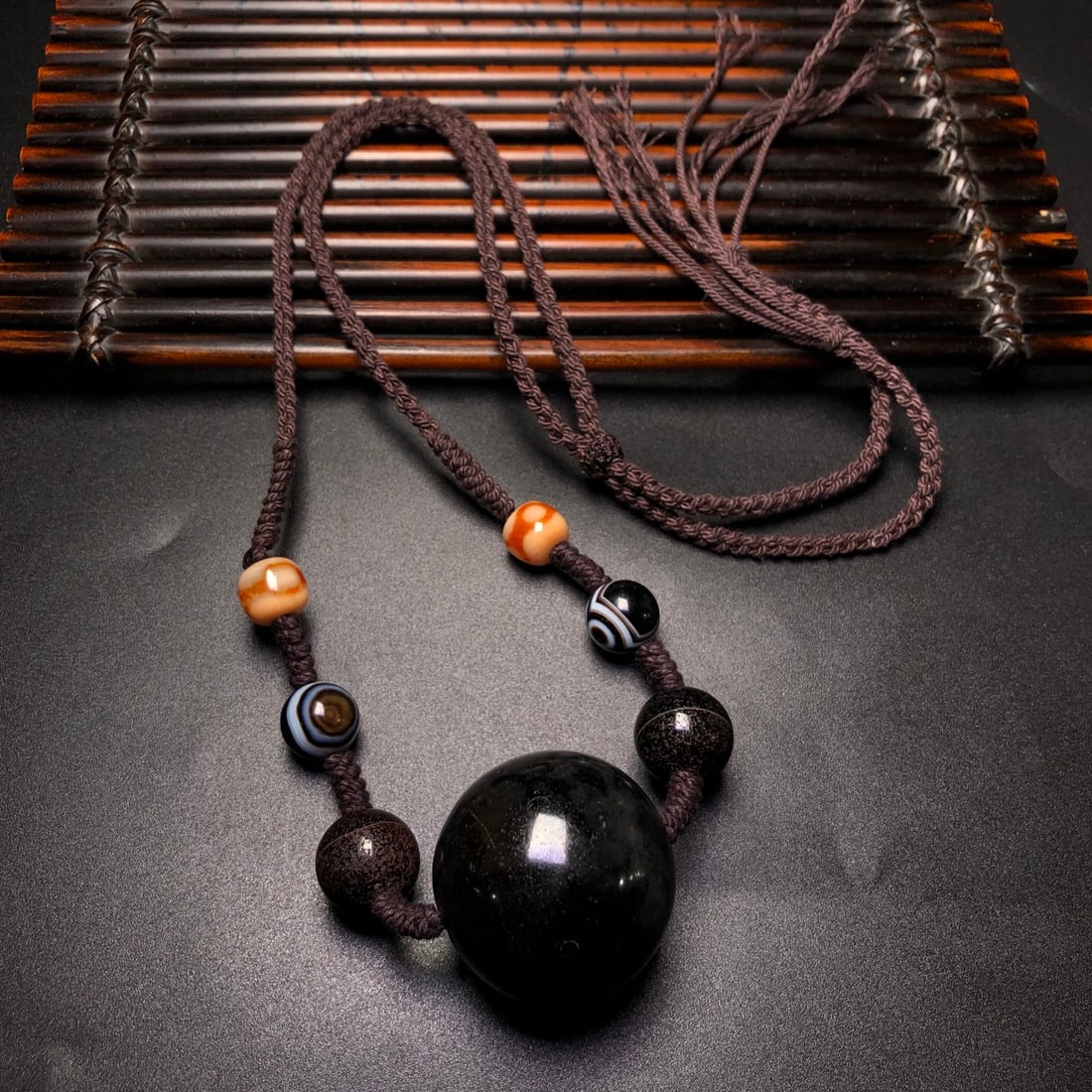 A Precious Dzi Bead Necklace - 3