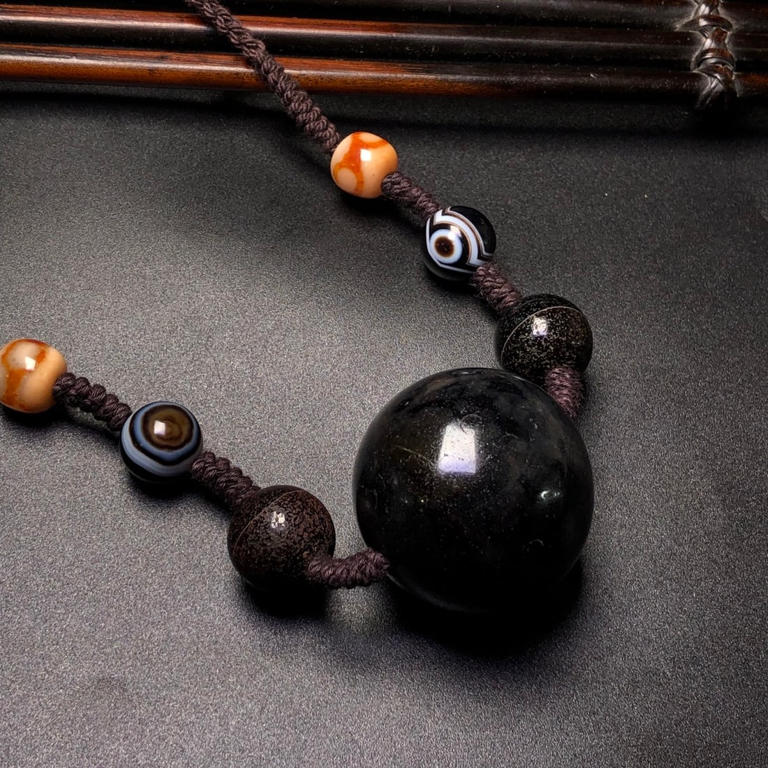 A Precious Dzi Bead Necklace - 7