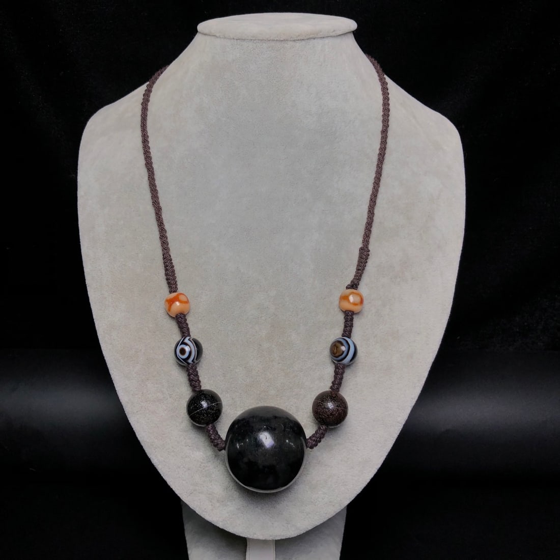A Precious Dzi Bead Necklace - 9