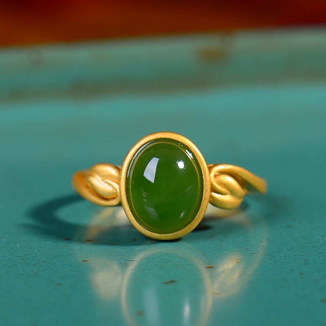 An Exquisite Sterling Silver-Gold Plated Inlaid Jasper Ring: An Exquisite Sterling Silver-Gold Plated Inlaid Jasper Ring,Size:0.4inx0.5in 纯银镀金镶碧玉戒指