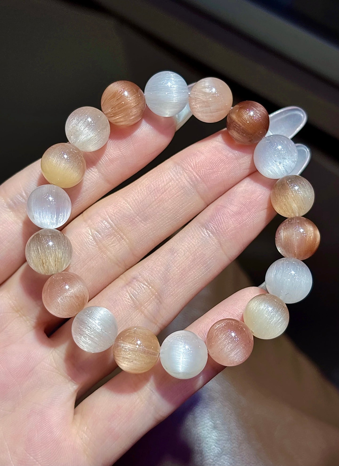 An Exquisite Crystal Bracelet: An Exquisite Crystal Bracelet,Size:0.4in,Weight:35g 水晶手串