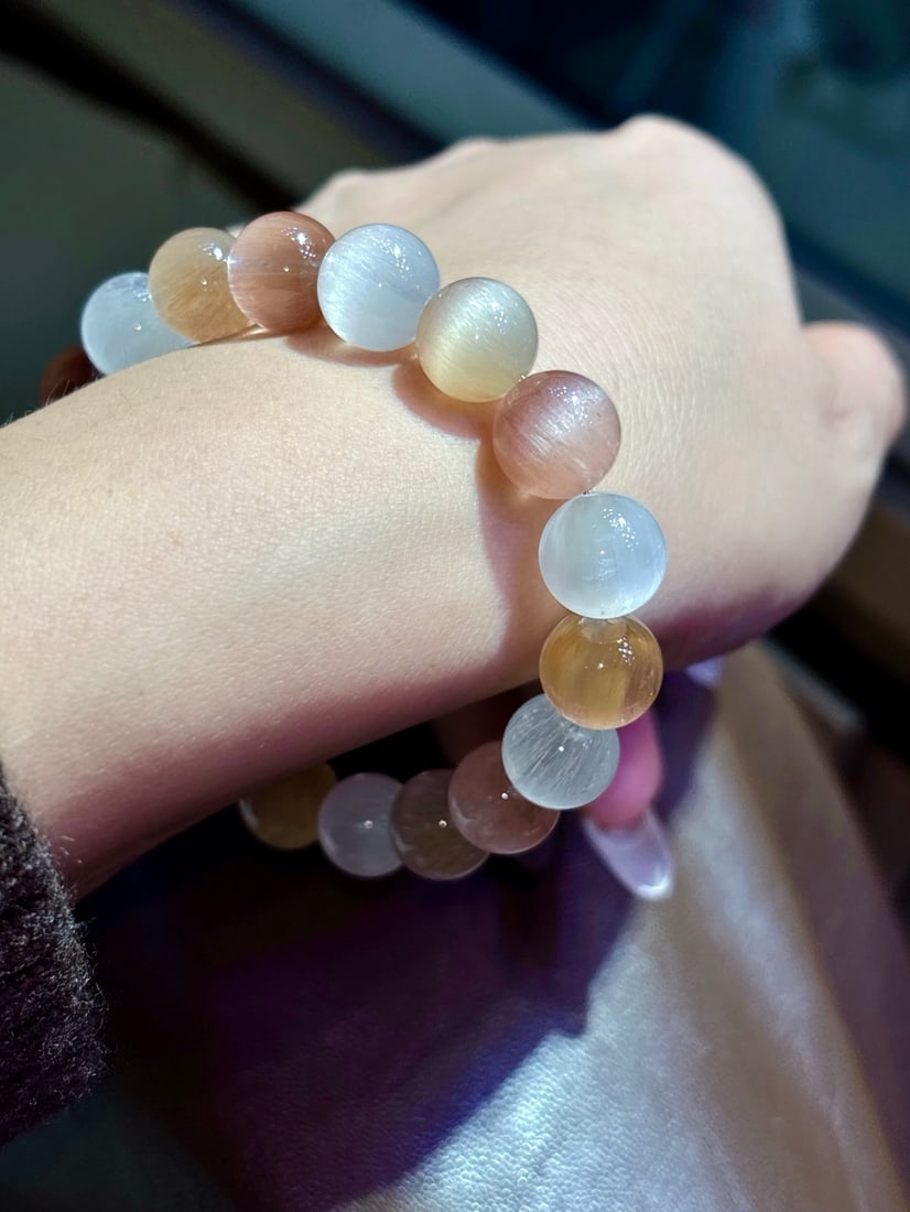 An Exquisite Crystal Bracelet - 5