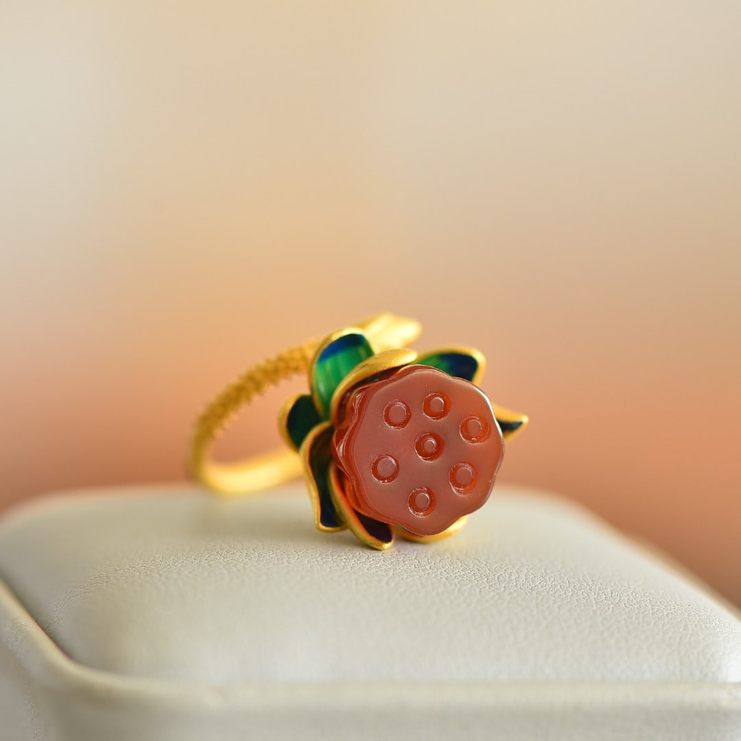An Exquisite Sterling Silver-Gold Plated Inlaid Agate Ring: An Exquisite Sterling Silver-Gold Plated Inlaid Agate Ring,Size:0.5inx0.5in 纯银镀金镶玛瑙戒指