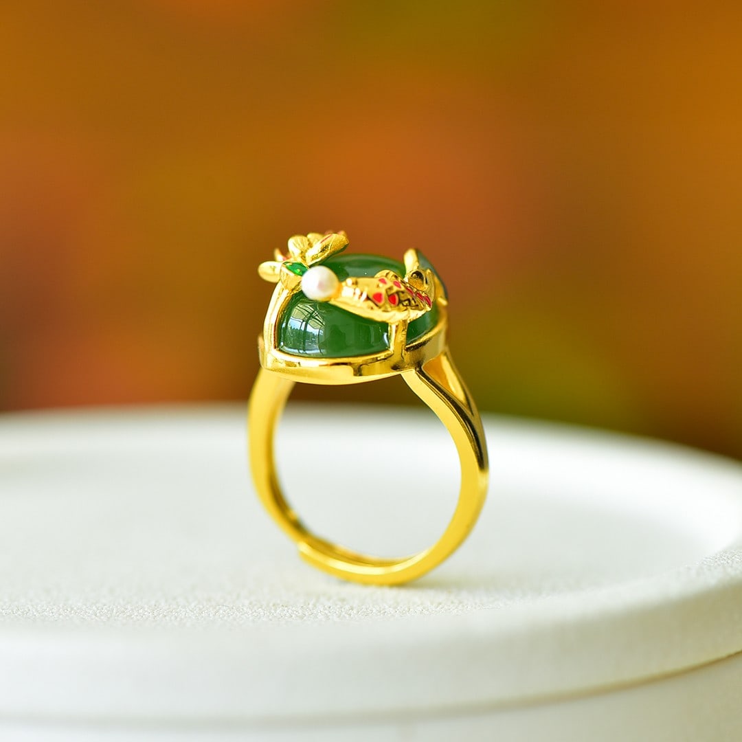 An Exquisite Sterling Silver-Gold Plated Inlaid Jasper Ring: An Exquisite Sterling Silver-Gold Plated Inlaid Jasper Ring,Size:0.5inx0.6in 纯银镀金镶碧玉戒指