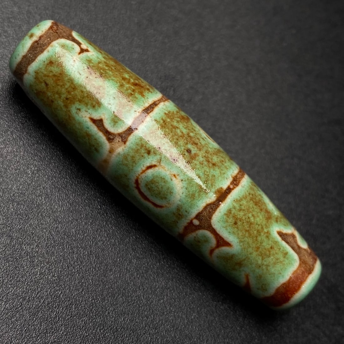 An Exquisite Dzi Bead Pendant: An Exquisite Dzi Bead Pendant,Size:1.9inx0.5in,Weight:12.2g 天珠挂件