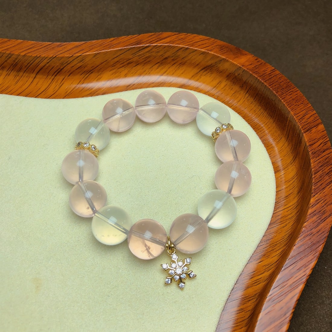 An Exquisite Crystal Bracelet: An Exquisite Crystal Bracelet,Size:0.6in,Weight:53.5g 水晶手串