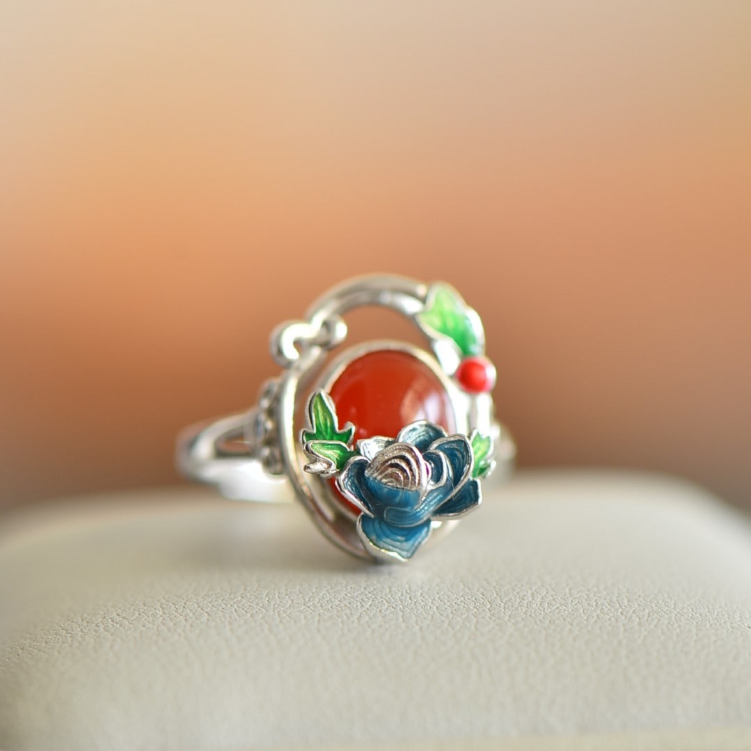 An Exquisite Sterling Silver Inlaid Agate Enamel Ring: An Exquisite Sterling Silver Inlaid Agate Enamel Ring,Size:0.3inx0.4in 纯银镶玛瑙珐琅戒指