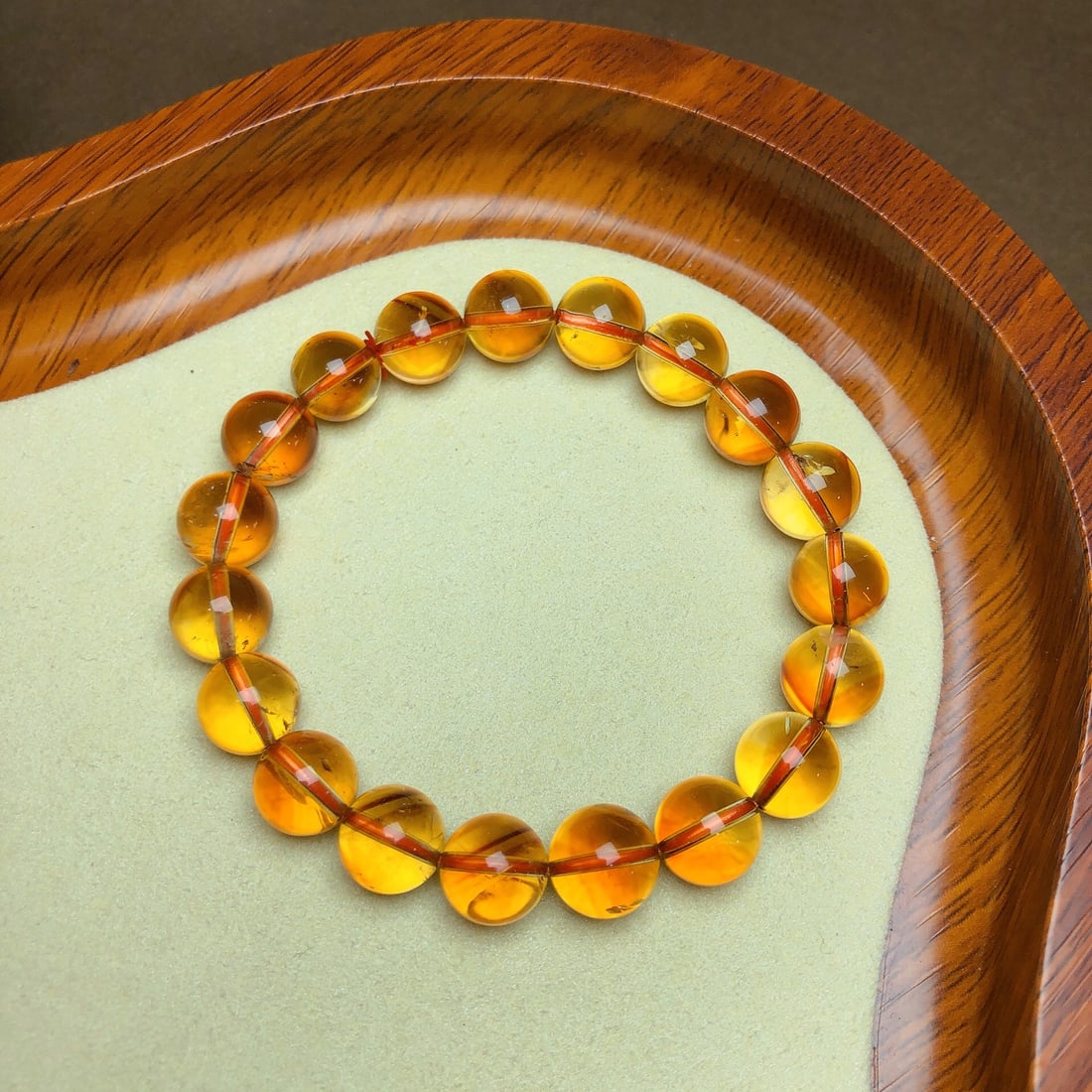 An Exquisite Crystal Bracelet: An Exquisite Crystal Bracelet,Size:0.4in,Weight:28.1g 水晶手串