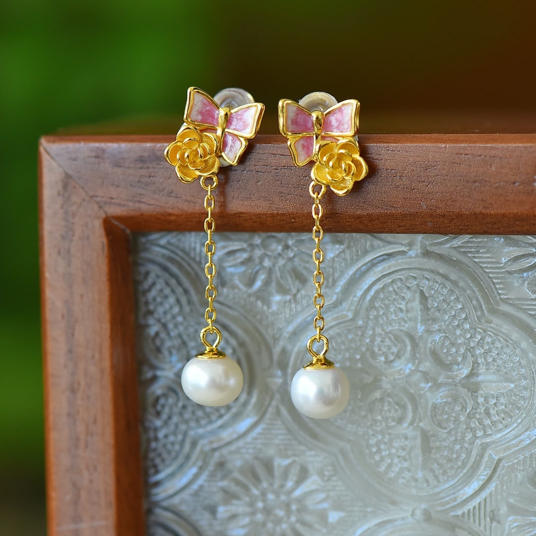A Pair of Exquisite Sterling Silver-Gold Plated Inlaid Pearl Enamel Earrings: A Pair of Exquisite Sterling Silver-Gold Plated Inlaid Pearl Enamel Earrings,Size:0.3inx0.3in 一对纯银镀金镶珍珠珐琅耳环