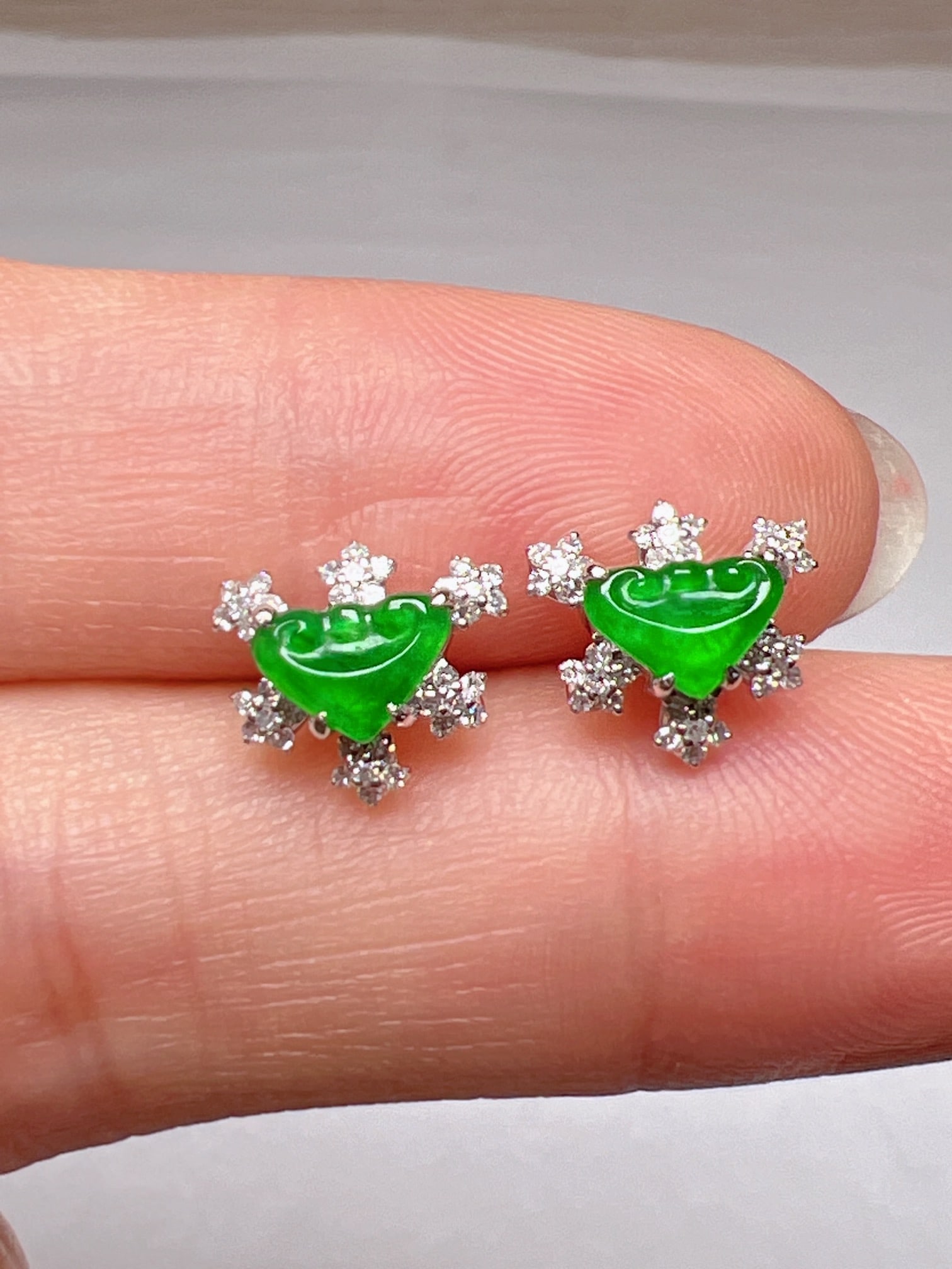 A Pair of Exquisite 18k Gold Diamond Inlaid Jadeite Earrings: A Pair of Exquisite 18k Gold Diamond Inlaid Jadeite Earrings,Size(Loose Stone):0.2inx0.3in 一对18k金钻镶嵌翡翠耳钉