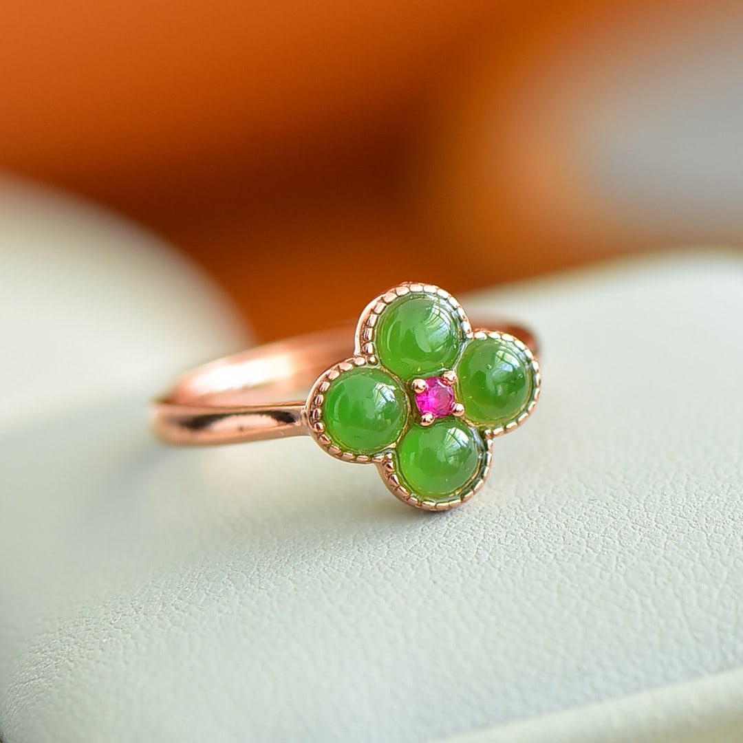 An Exquisite Sterling Silver-Gold Plated Inlaid Jasper Ring: An Exquisite Sterling Silver-Gold Plated Inlaid Jasper Ring,Size:0.2inx0.2in 纯银镀金镶碧玉戒指