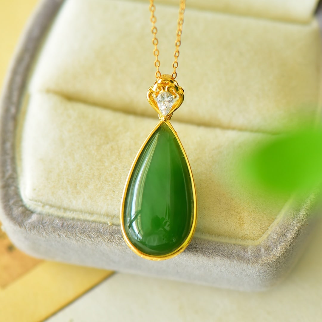 An Exquisite Sterling Silver-Gold Plated Inlaid Jasper Necklace,Inlaid Diamond: An Exquisite Sterling Silver-Gold Plated Inlaid Jasper Necklace,Inlaid Diamond,Size:0.6inx1.4in 纯银镀金镶碧玉项链,嵌钻石