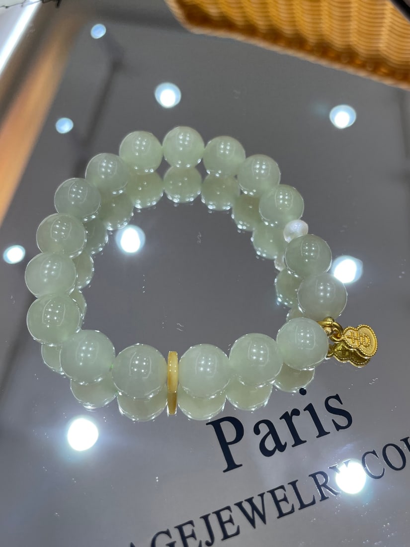 An Exquisite Greenish Jade Bracelet - 3