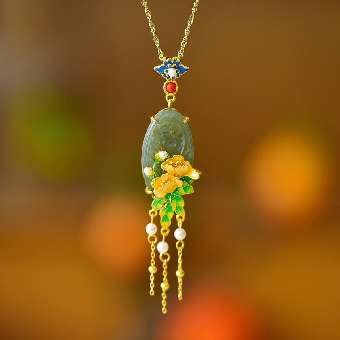 An Exquisite Sterling Silver Inlaid Jasper Flower Pattern Necklace: An Exquisite Sterling Silver Inlaid Jasper Flower Pattern Necklace,Size:0.6inx1.1in 纯银镶碧玉花卉纹项链