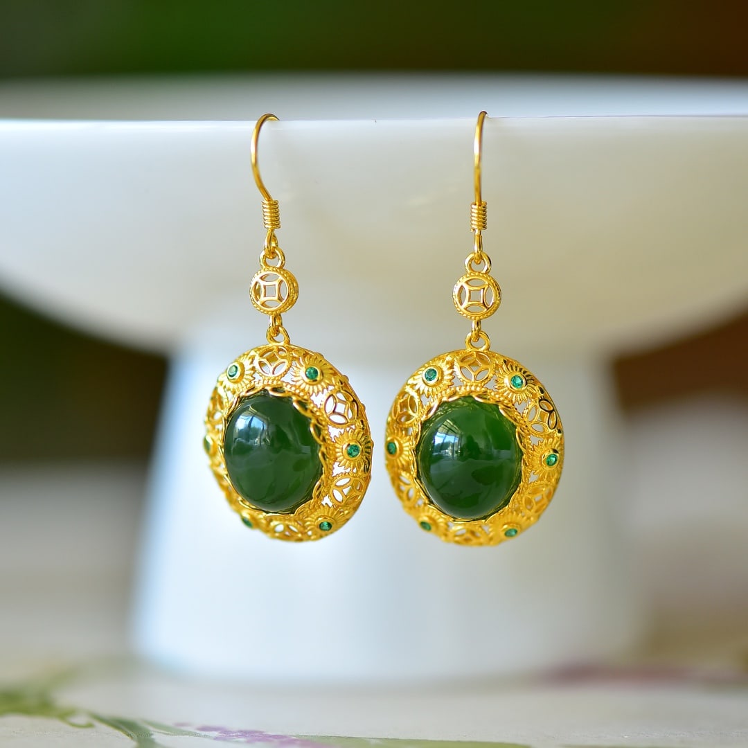 A Pair of Exquisite Sterling Silver-Gold Plated Inlaid Jasper Earrings: A Pair of Exquisite Sterling Silver-Gold Plated Inlaid Jasper Earrings,Size:0.4inx0.5in 一对纯银镀金镶碧玉耳环