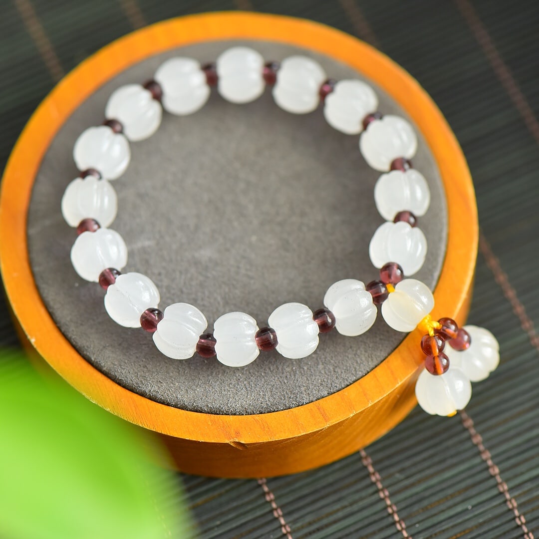 An Exquisite White Jade Bracelet - 3
