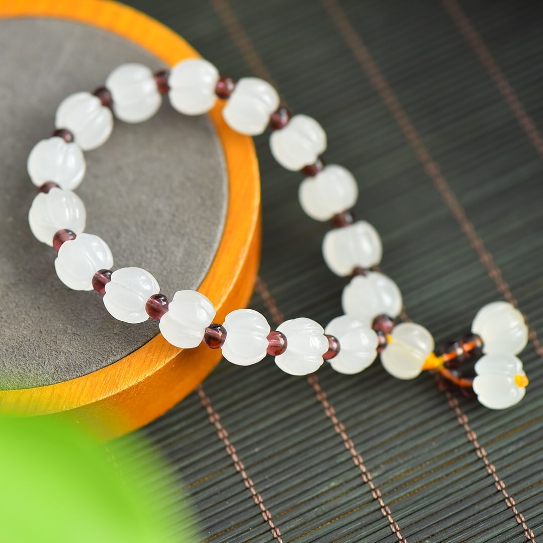 An Exquisite White Jade Bracelet - 5