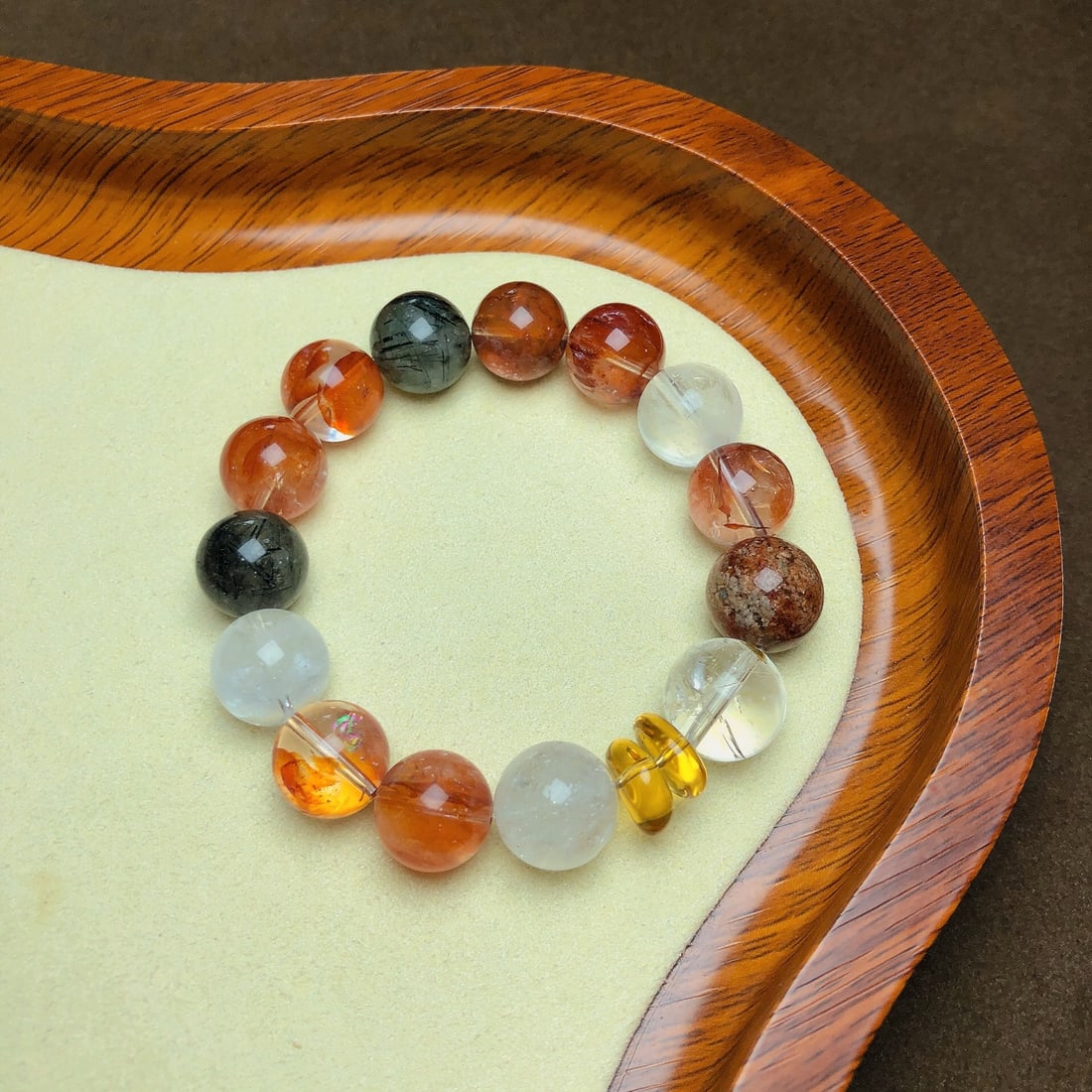 An Exquisite Crystal Bracelet: An Exquisite Crystal Bracelet,Size:0.5in,Weight:42.8g 水晶手串