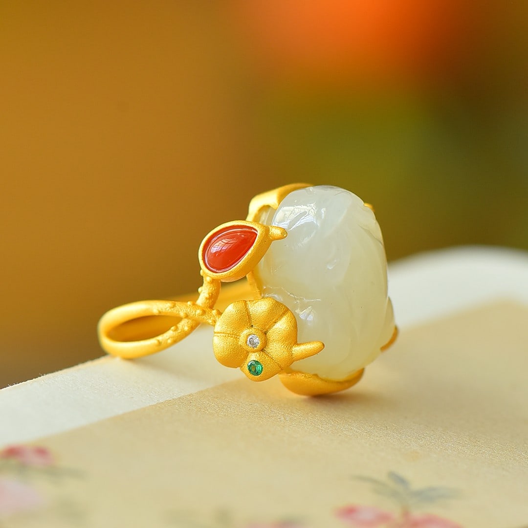 An Exquisite Sterling Silver-Gold Plated Inlaid White Jade Ring: An Exquisite Sterling Silver-Gold Plated Inlaid White Jade Ring,Size:0.6inx0.4in 纯银镀金镶白玉戒指