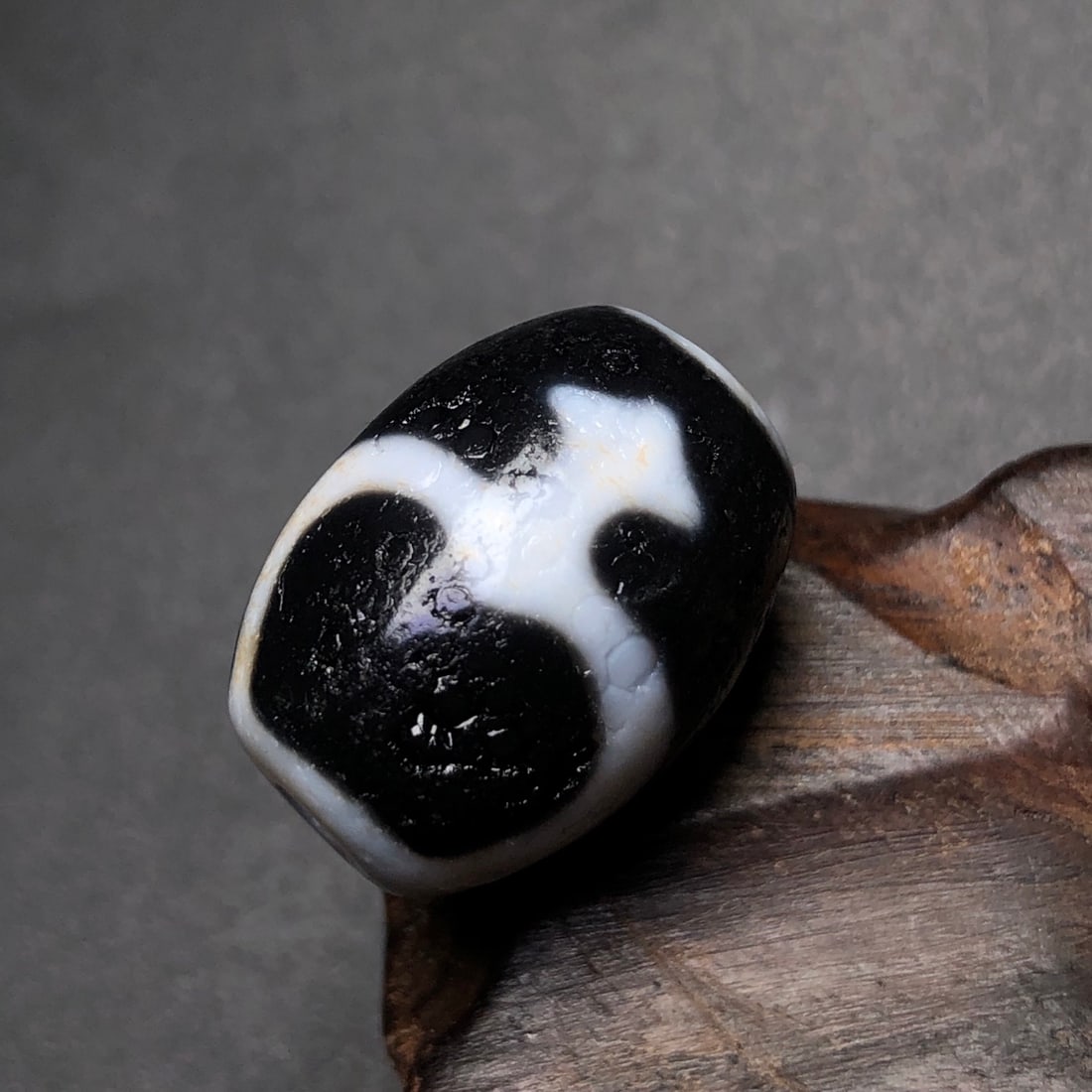 An Exquisite Dzi Bead Pendant - 2