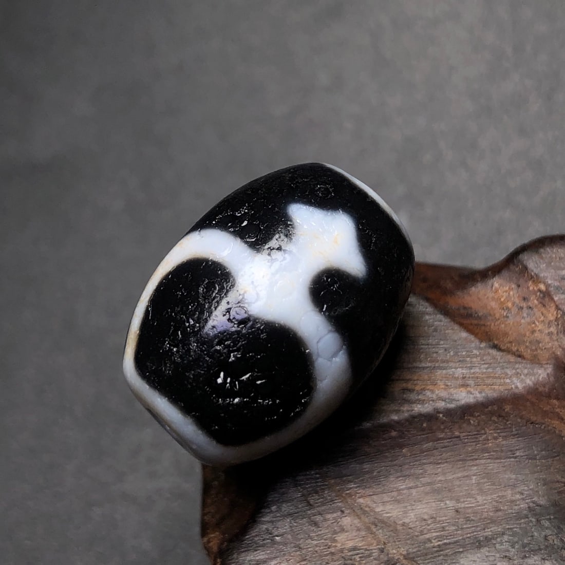 An Exquisite Dzi Bead Pendant - 6