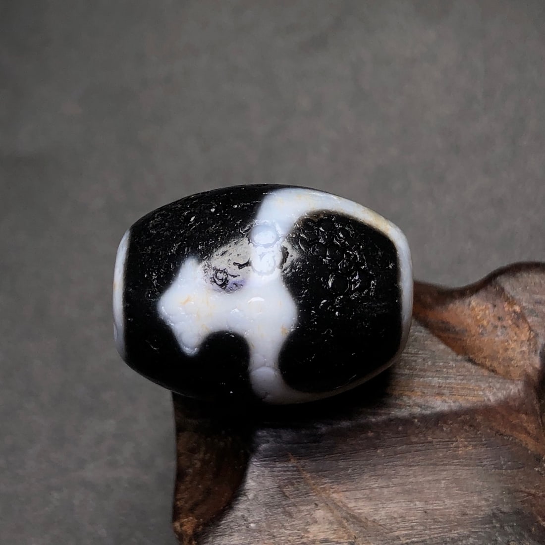 An Exquisite Dzi Bead Pendant - 8