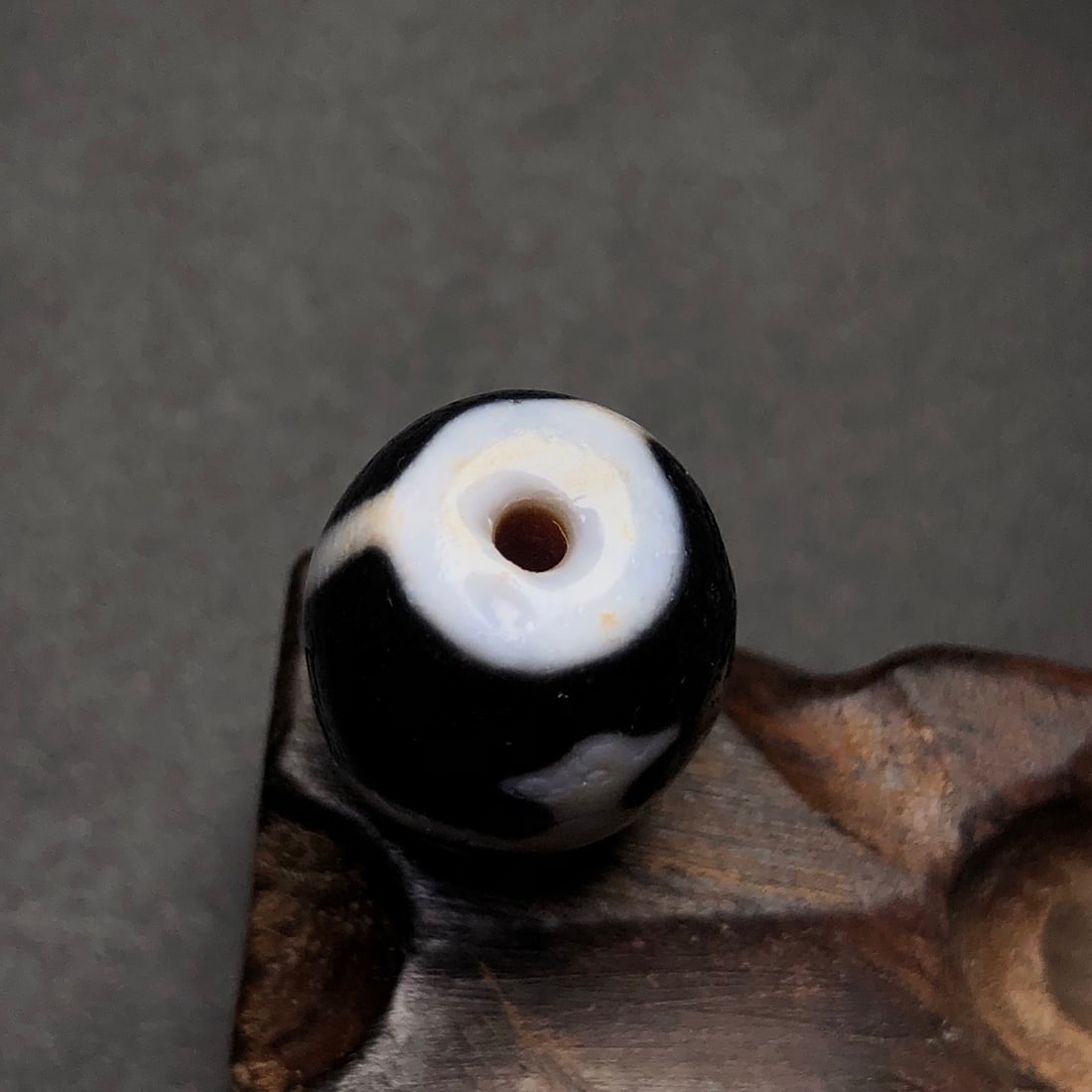 An Exquisite Dzi Bead Pendant - 9