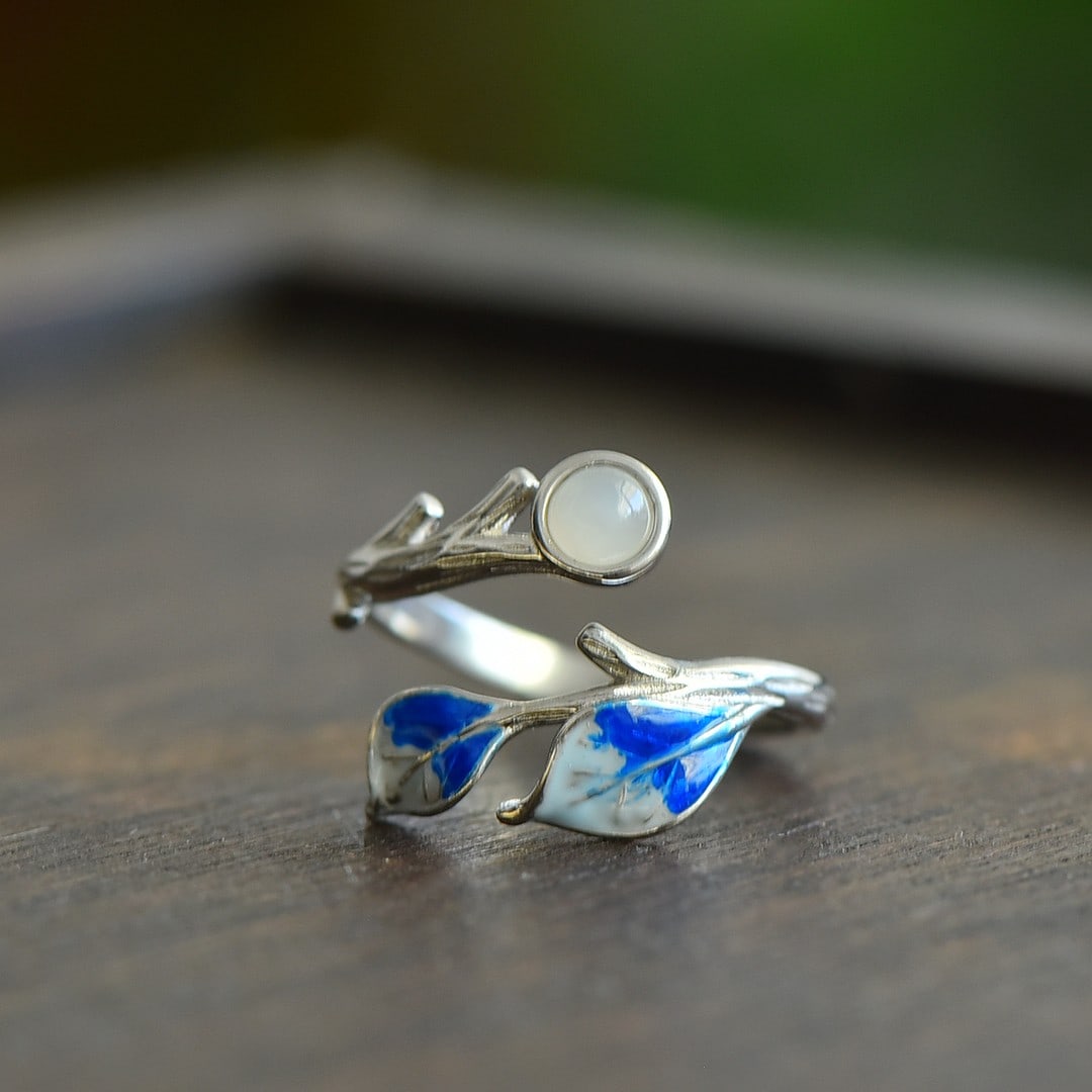 An Exquisite Sterling Silver Inlaid White Jade Enamel Ring: An Exquisite Sterling Silver Inlaid White Jade Enamel Ring 纯银镶白玉珐琅戒指