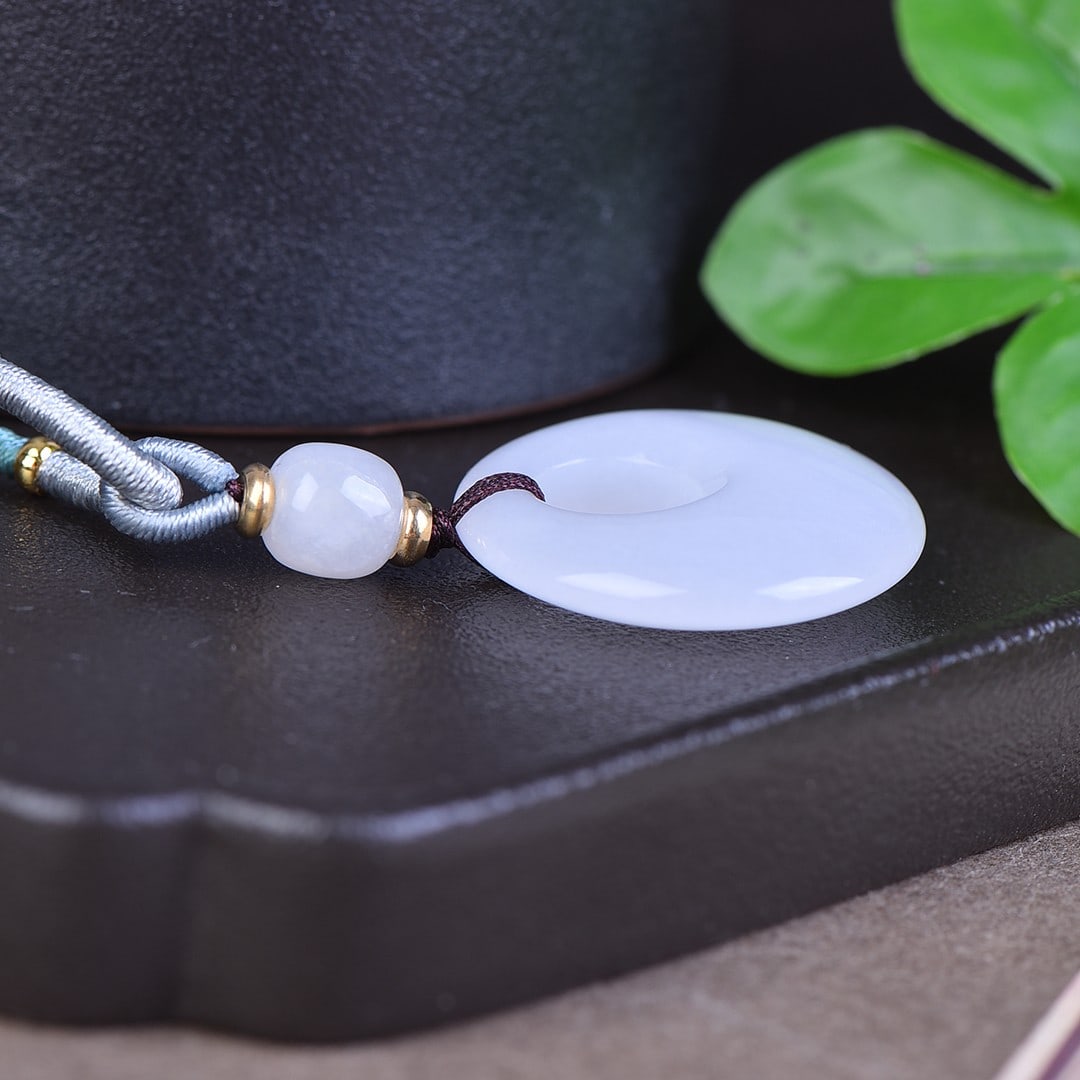 An Exquisite White Jade Pendant - 4