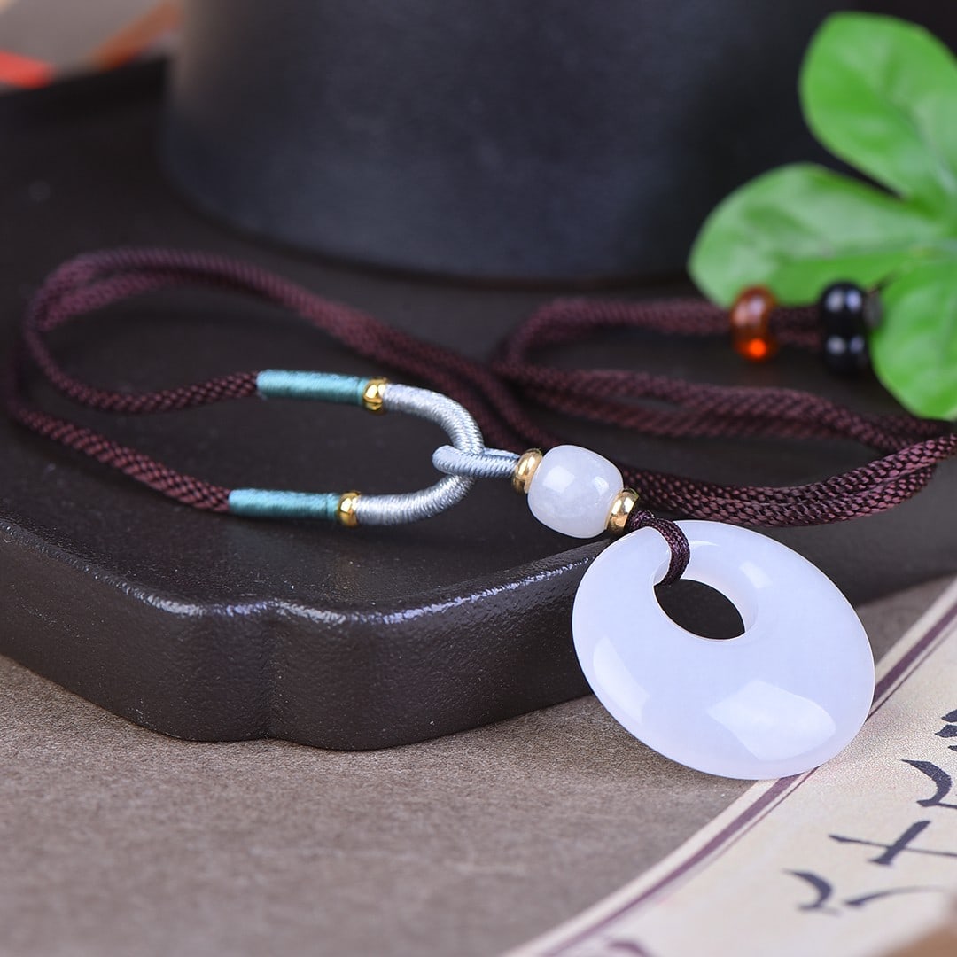 An Exquisite White Jade Pendant - 5