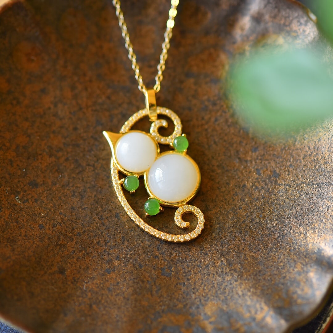 An Exquisite Sterling Silver-Gold Plated Inlaid White Jade Necklace,Inlaid Diamond: An Exquisite Sterling Silver-Gold Plated Inlaid White Jade Necklace,Inlaid Diamond,Size:0.7inx1.3in 纯银镀金镶白玉项链,嵌钻石