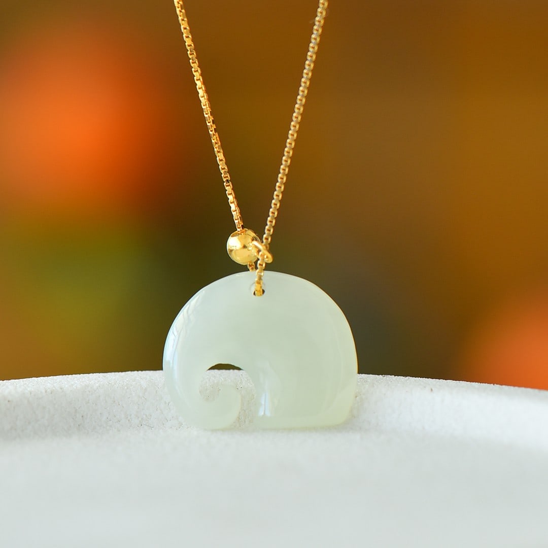 An Exquisite Sterling Silver Inlaid White Jade Necklace: An Exquisite Sterling Silver Inlaid White Jade Necklace,Size:0.6inx0.7in 纯银镶白玉项链