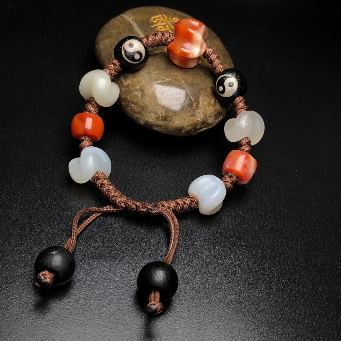 An Exquisite Agate Bracelet - 3