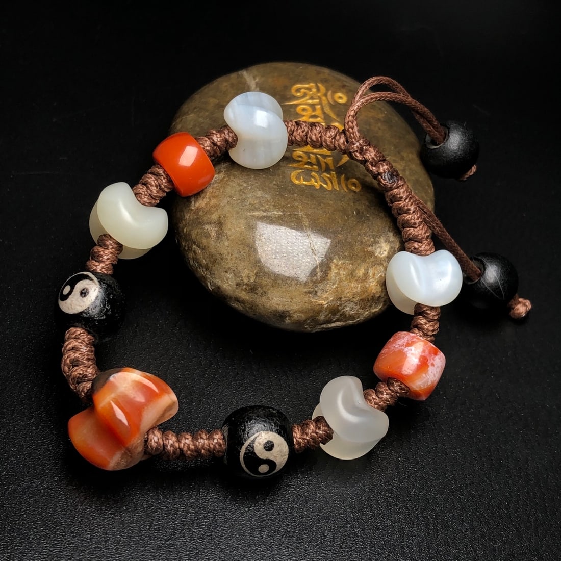 An Exquisite Agate Bracelet - 4