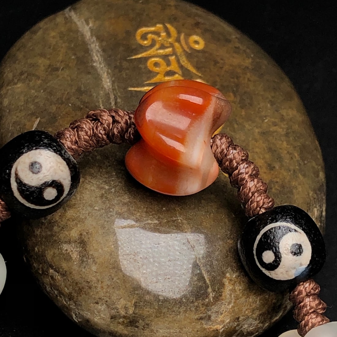 An Exquisite Agate Bracelet - 6