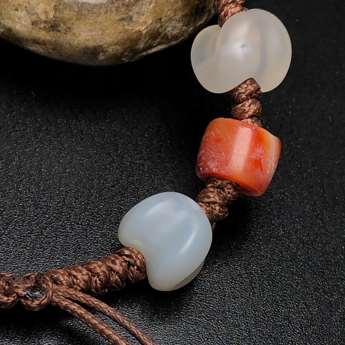 An Exquisite Agate Bracelet - 7
